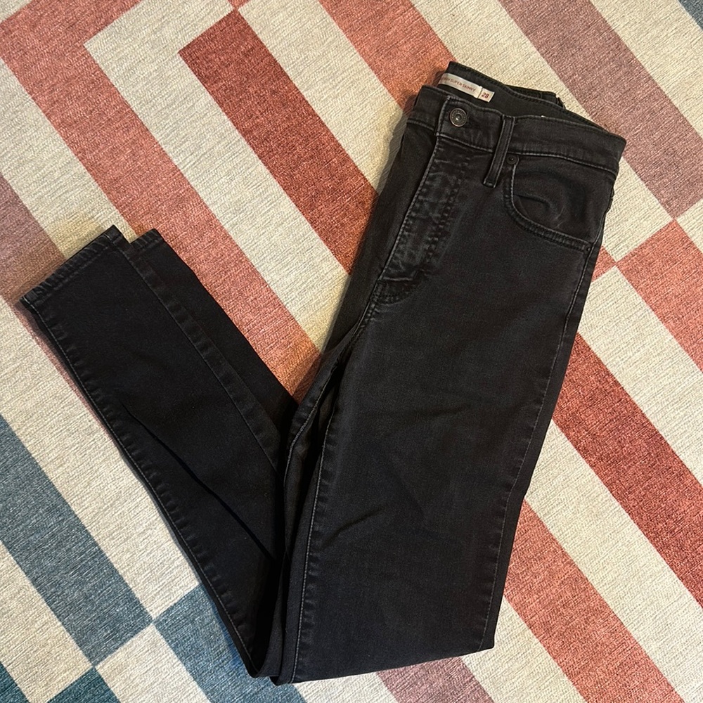 Levi’s black skinny jeans 28
